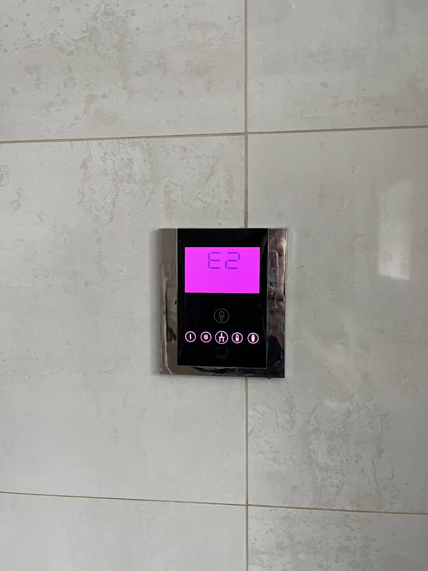 Obsolete Vado digital shower control showing an E2 error code